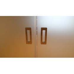 Tirador para puerta corredera