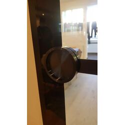 tirador en negro para puerta corredera