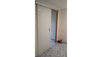 Tirador para puerta corredera